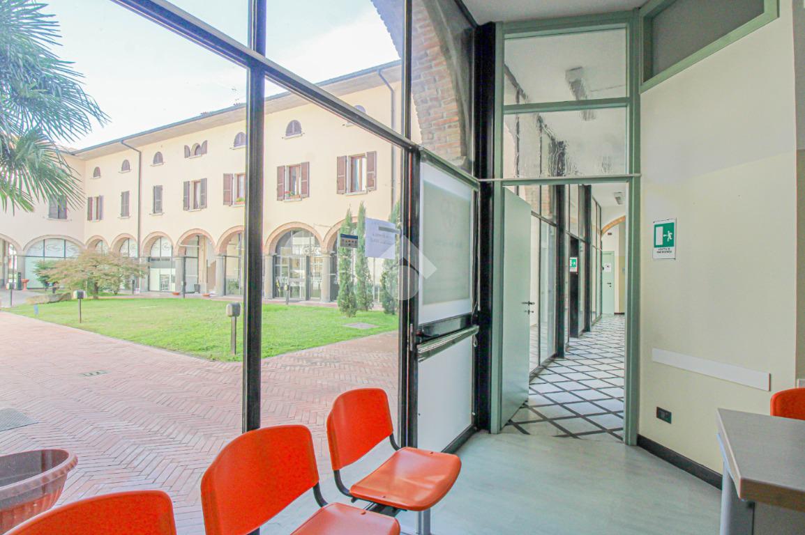 Negozio in Via Giacomo Matteotti 1, Palazzolo Sull'Oglio, {3} - Foto 2