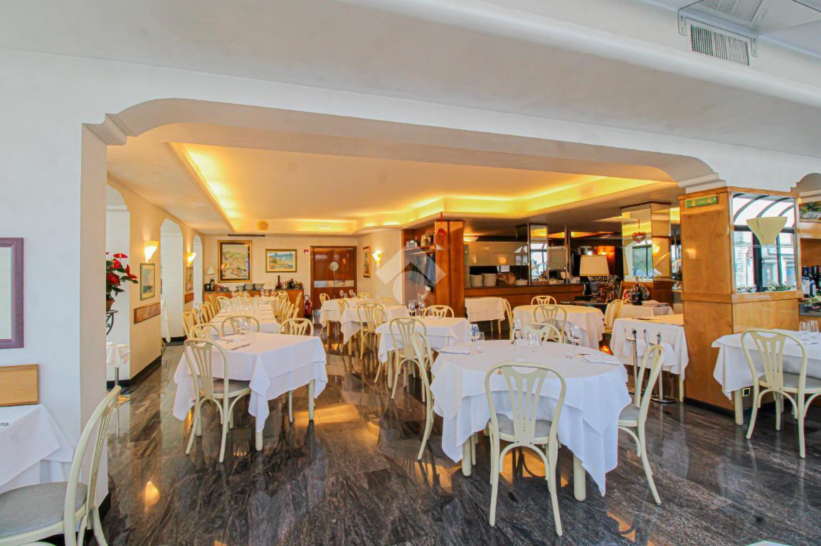 Palazzina commerciale in Via Lonato 2, Orzinuovi, {3} - Foto 1
