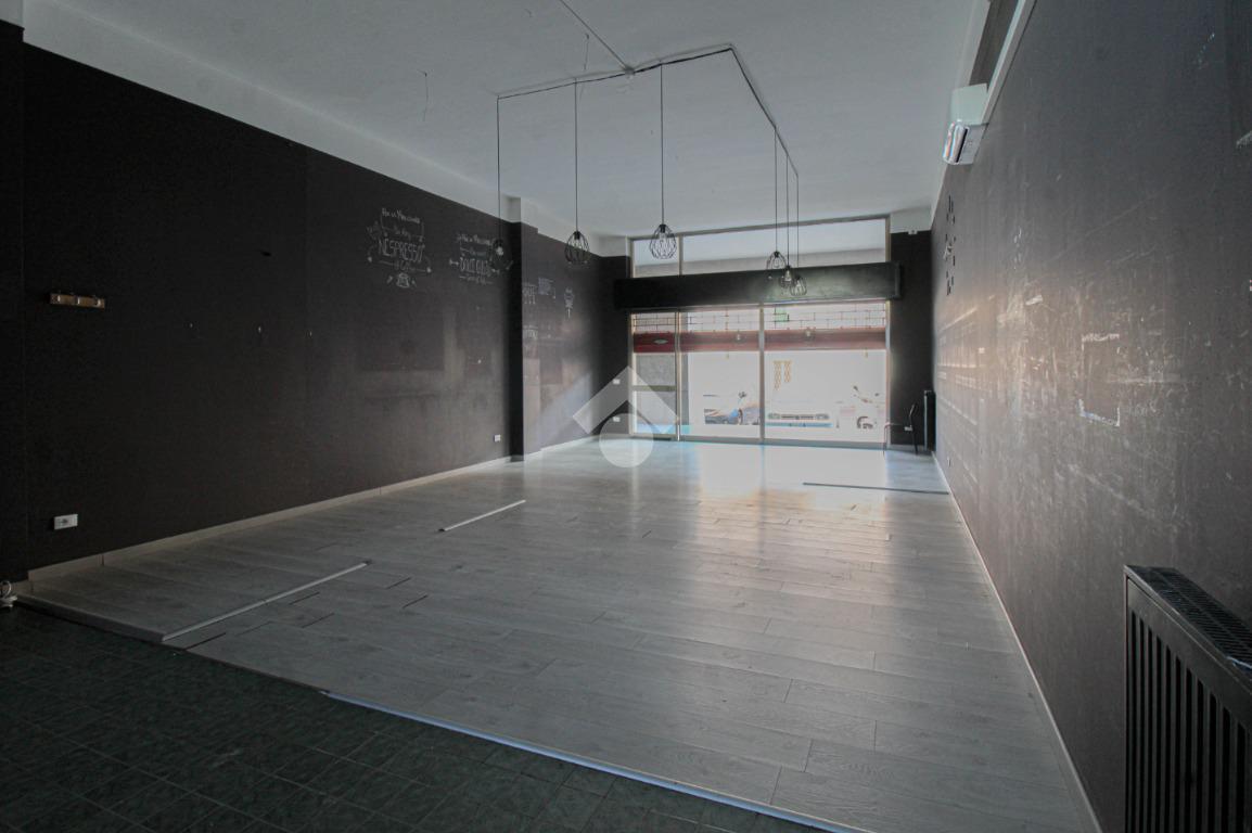 Negozio in Via Giacomo Matteotti, Palazzolo Sull'Oglio, {3} - Foto 1