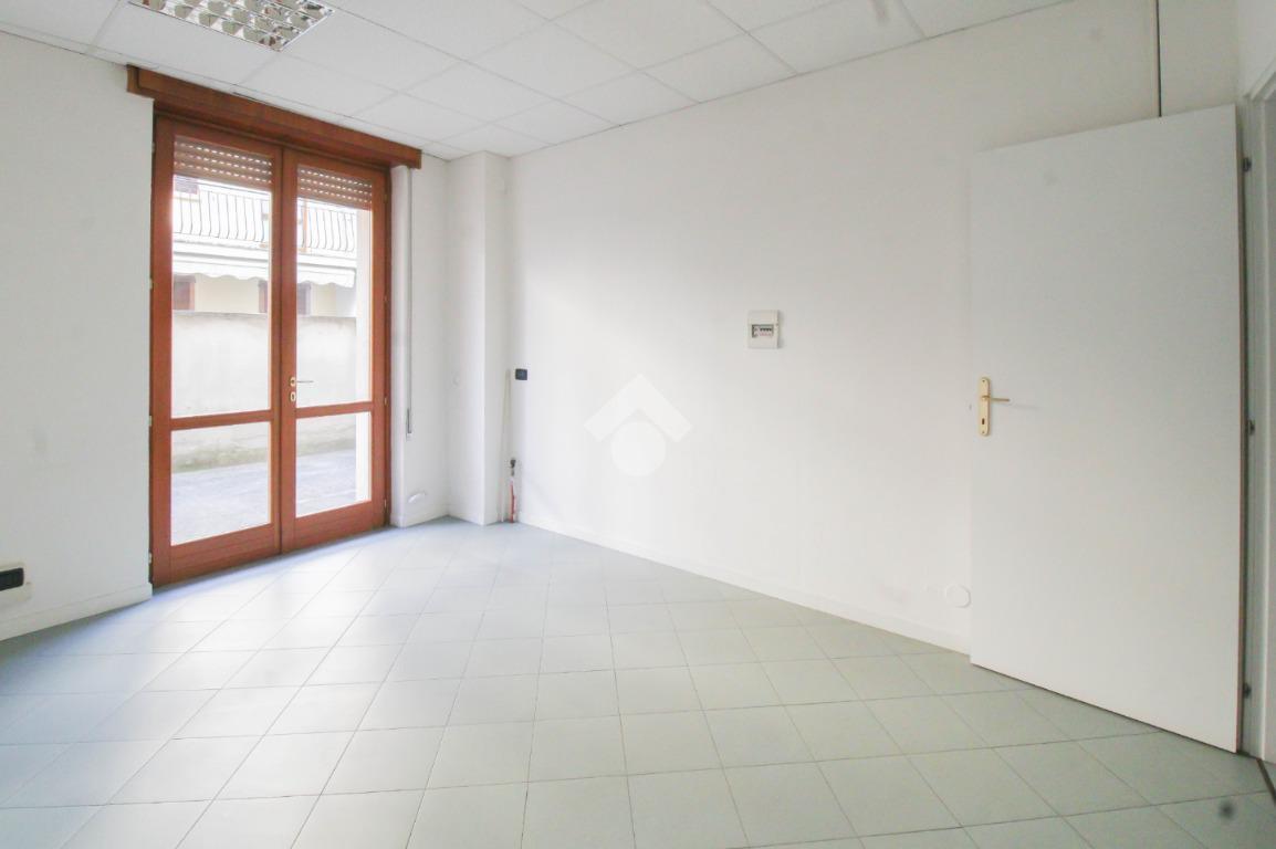 Negozio in Via Michelangelo Buonarroti 7, Orzinuovi, {3} - Foto 1