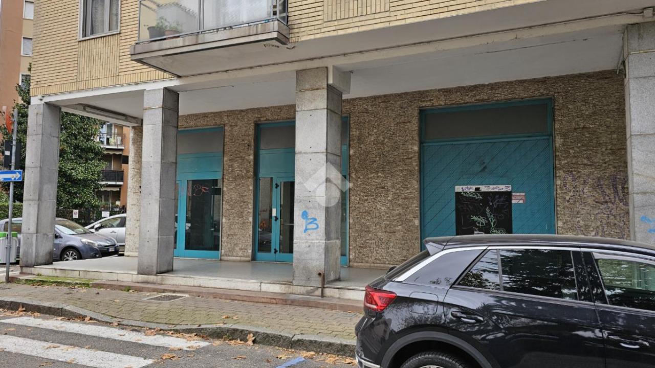 Negozio in Via Giosuè Carducci 34, Cinisello Balsamo, {3} - Foto 2