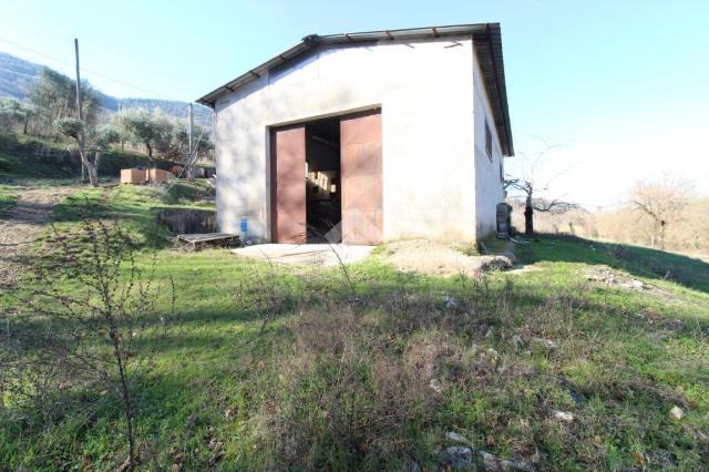 Garage or car box in Strada Comunale Carlo Corso 1, Toffia - Photo 1