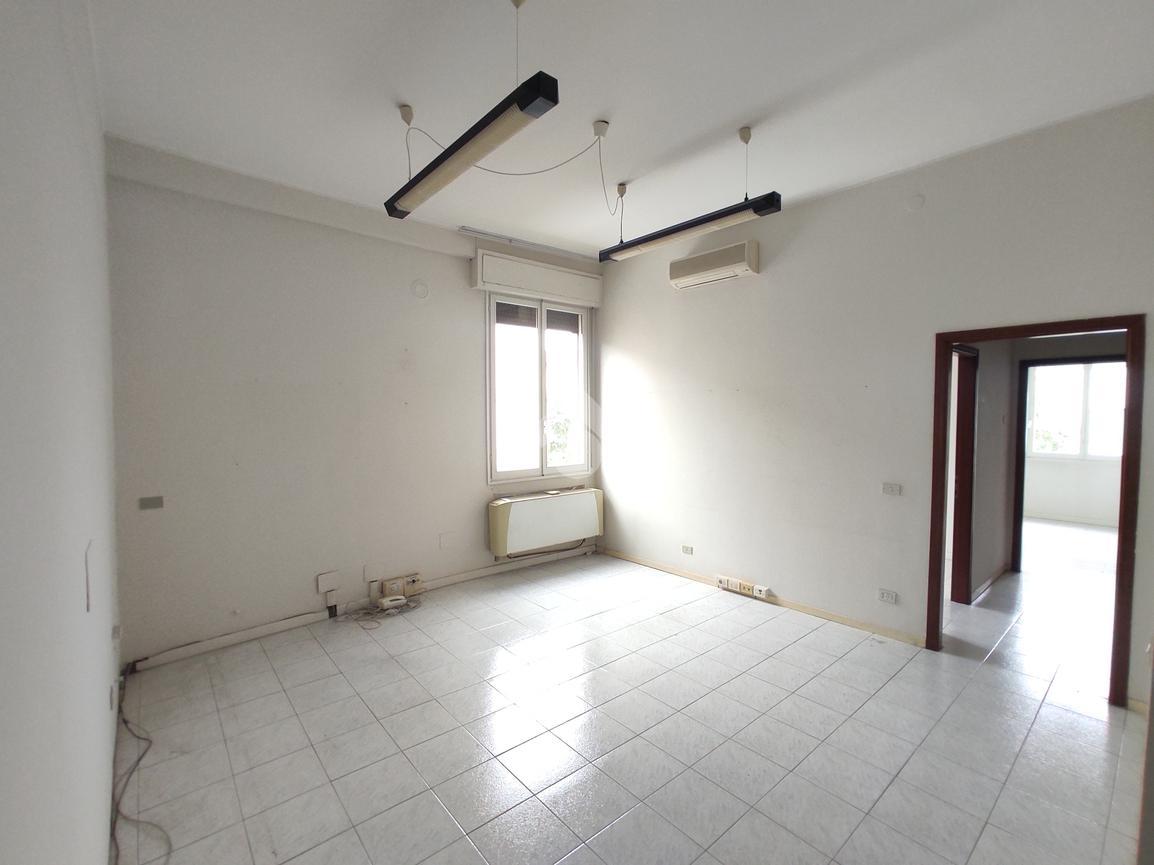 Ufficio in , Carpi, {3} - Foto 1