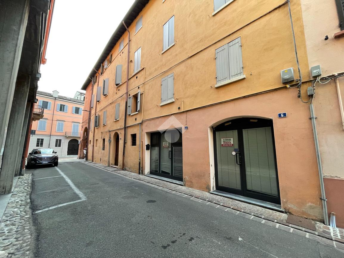 Negozio in Via Aldo Manuzio 6, Carpi, {3} - Foto 2