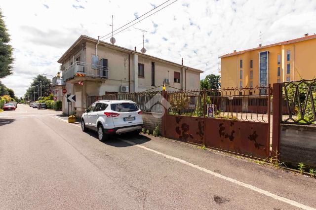 3-room flat in Via Giacomo Leopardi 18, Lainate - Photo 1