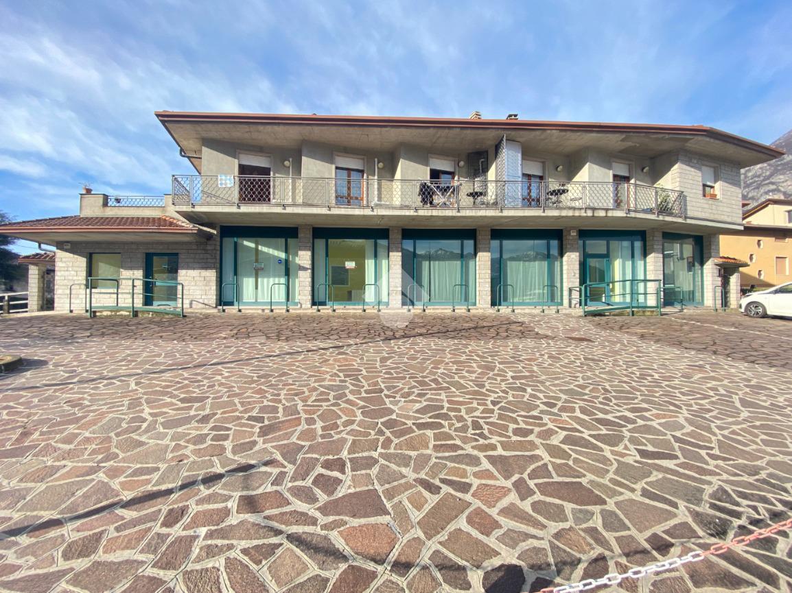 Negozio in Via Cesare Battisti 34, Costa Volpino - Foto 1