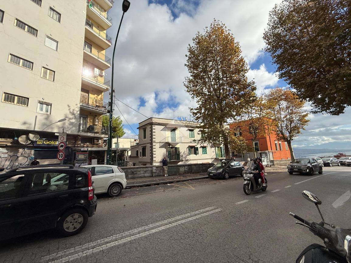 Negozio in Via Domenico Fontana 75, Napoli, {3} - Foto 2