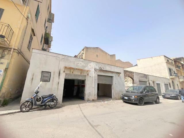 Garage or car box in Via Crociferi 96, Palermo - Photo 1