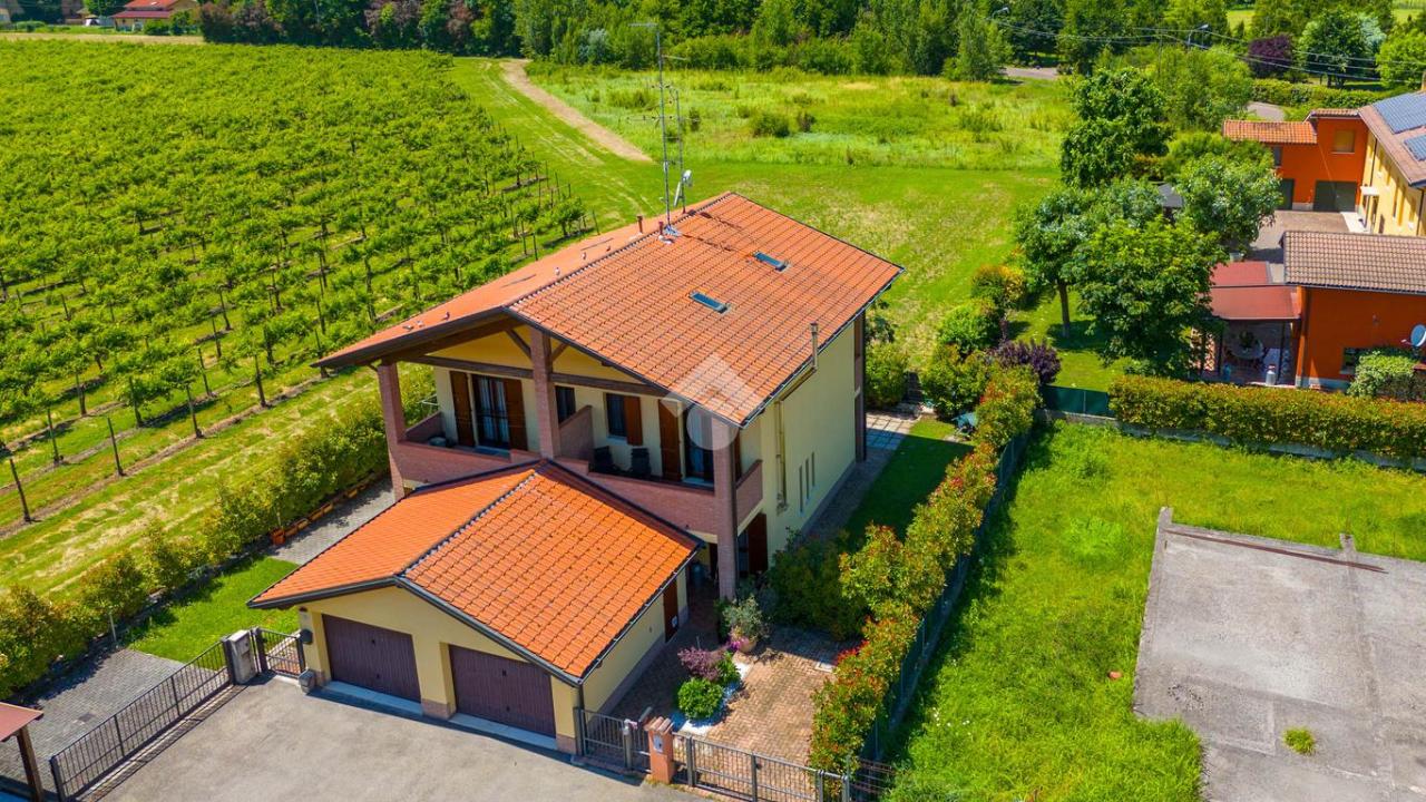 Villa in vendita a Campagnola Emilia