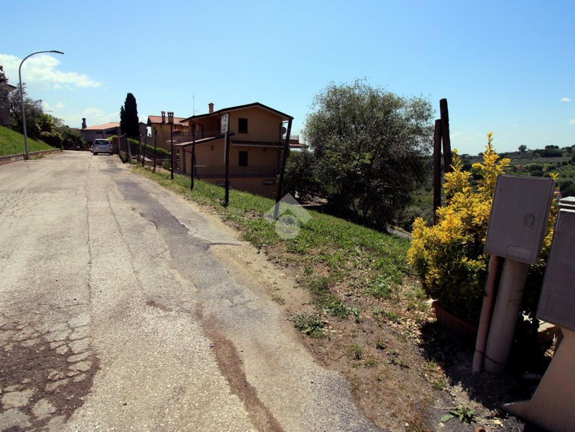 Terreno edificabile in vendita a Montopoli Di Sabina
