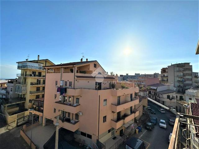 Dreizimmerwohnung in Via Reggio Campi II Tronco 175, Reggio di Calabria - Foto 1