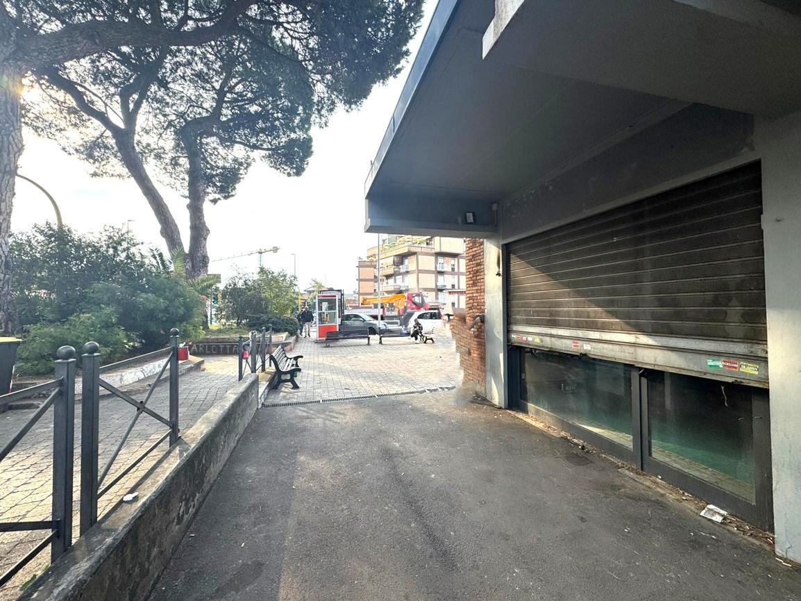 Negozio in Via della Casetta Mattei 195, Roma, {3} - Foto 2