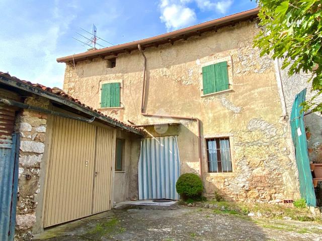 Country house or cottage in {3}, Piazza Stringa 13 - Photo 1