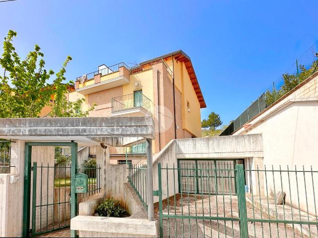 Villa in Via Colle dei Grilli 6, L'Aquila - Foto 1