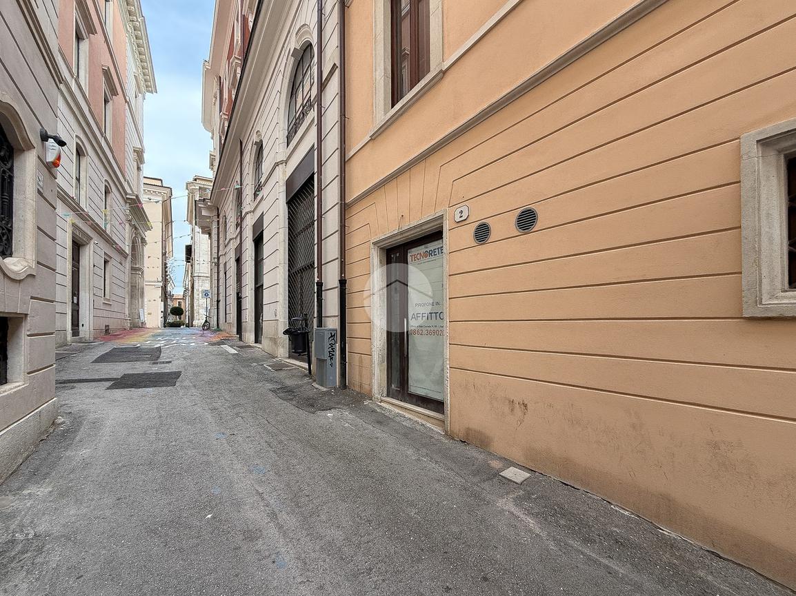 Negozio in Via Via Tre Marie 2, L'Aquila, {3} - Foto 2