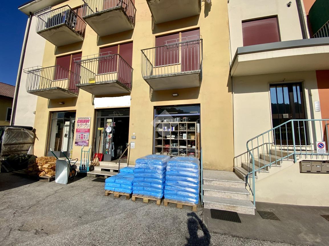 Negozio in Via Europa 11, Isola Vicentina, {3} - Foto 1