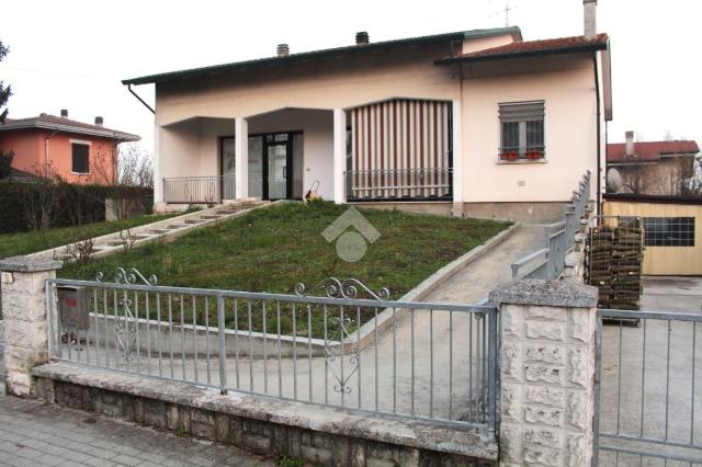 Mansion in Viale Giovanni XXIII 43, Gonzaga - Photo 1