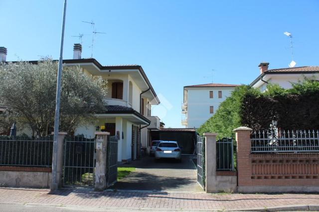 Villa in Via Cesare Zavattini 21, Suzzara - Foto 1