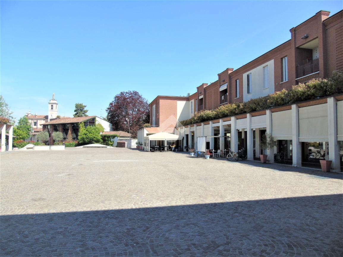 Negozio in Piazza Castello 3, Borgosatollo, {3} - Foto 2