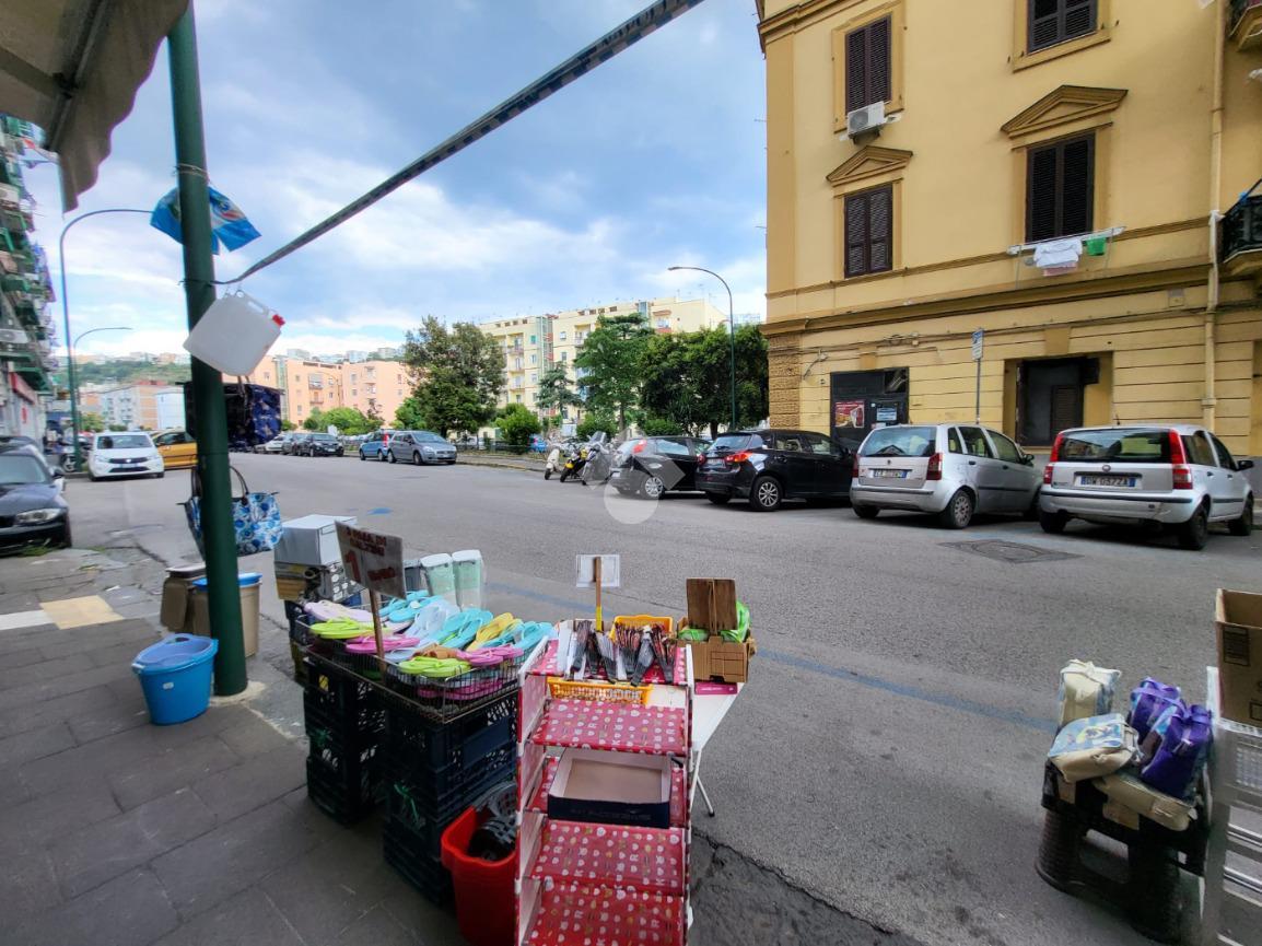 Negozio in affitto a Napoli