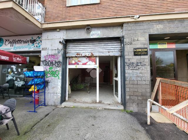 Shop in Via John Fitzgerald Kennedy 309, Napoli - Photo 1