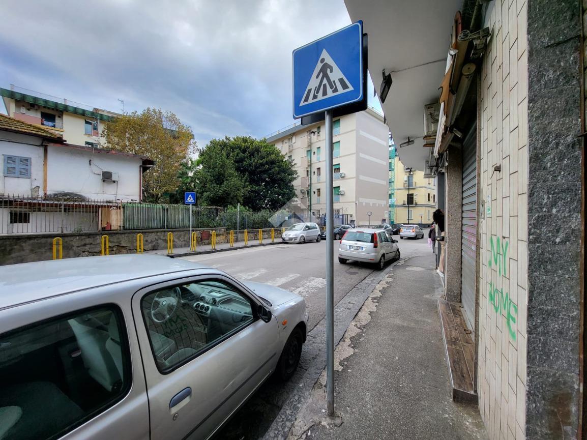 Negozio in affitto a Napoli