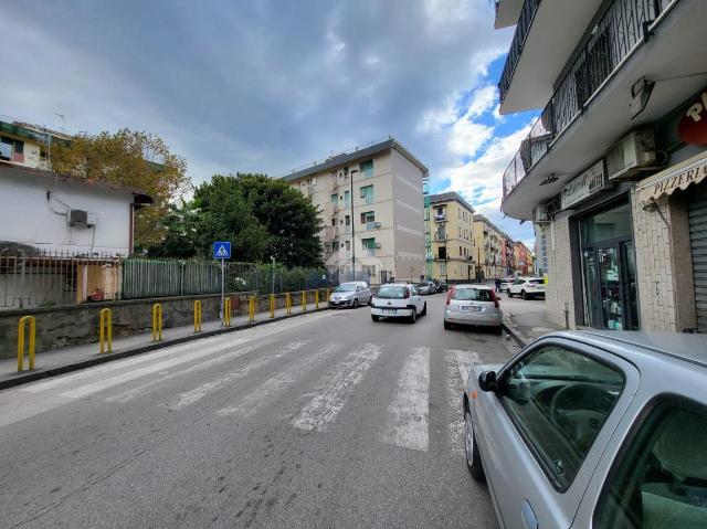 Negozio in Via Nino Bixio 7, Napoli - Foto 1