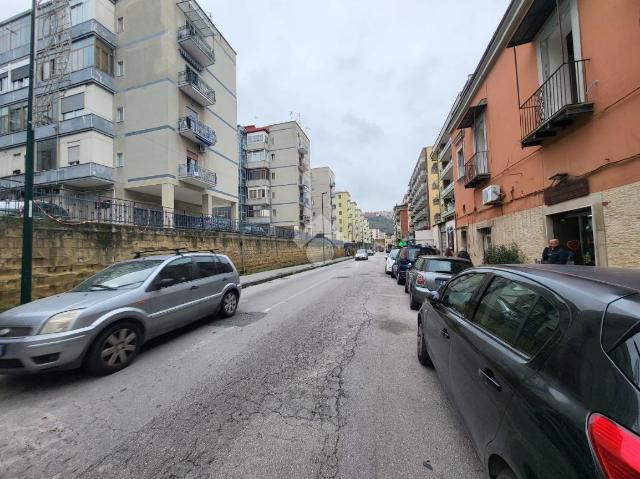 Geschäft in Via Consalvo 117, Napoli - Foto 1