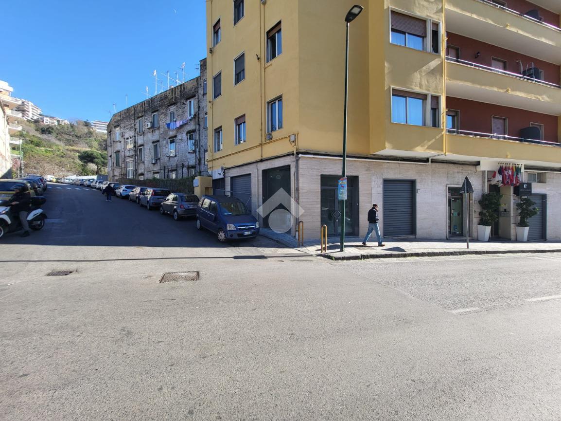 Negozio in Via Caio Duilio 3, Napoli, {3} - Foto 2