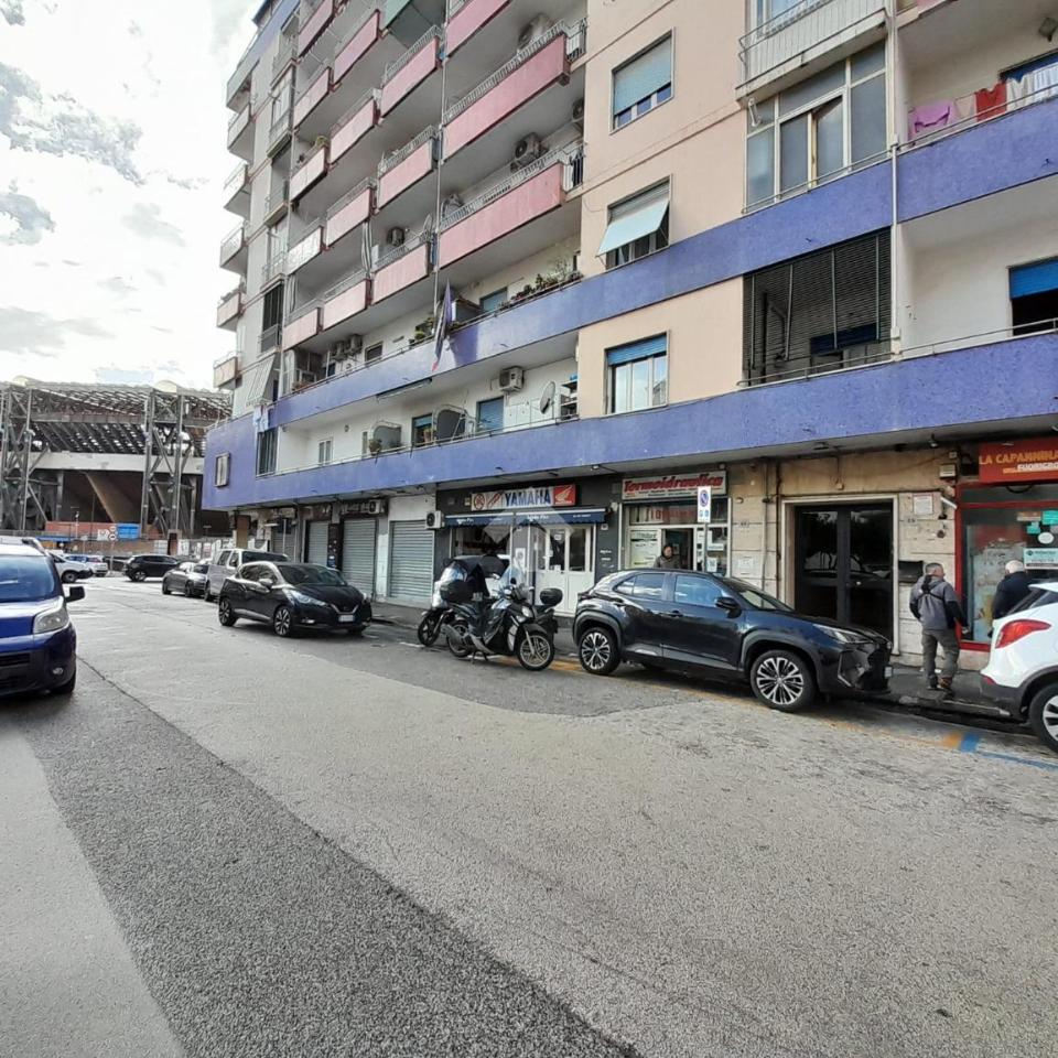Negozio in Via Luigi Tansillo 36, Napoli, {3} - Foto 1