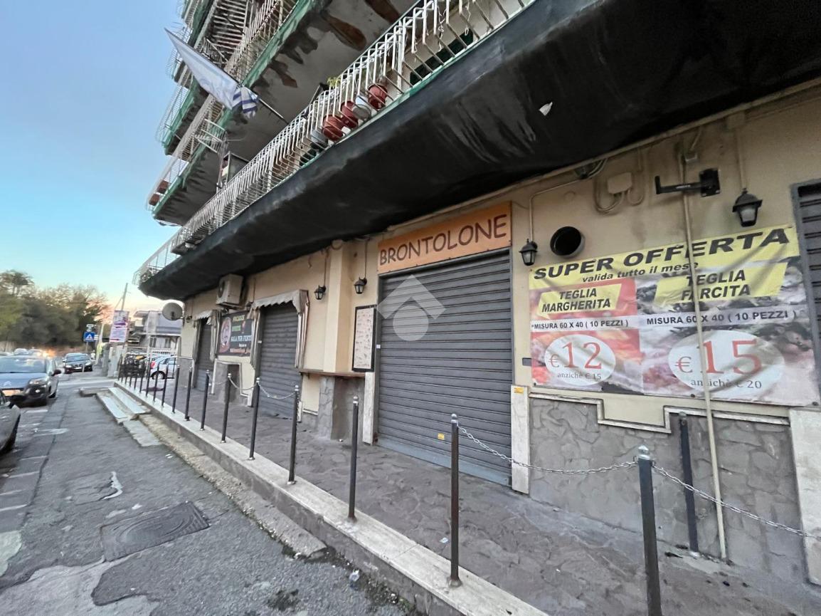Negozio in Via Domenico Padula 97, Napoli, {3} - Foto 2