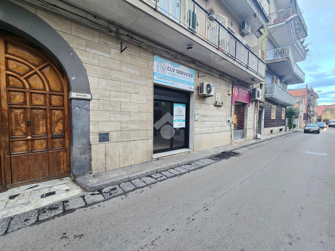 Negozio in Via San Pietro 28, Pomigliano D'Arco, {3} - Foto 2