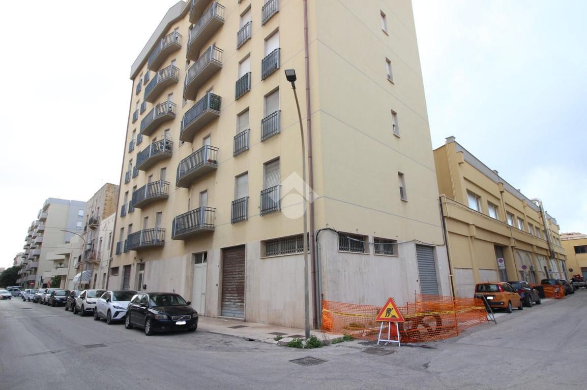 Negozio in Via Tunisi 11, Trapani, {3} - Foto 1