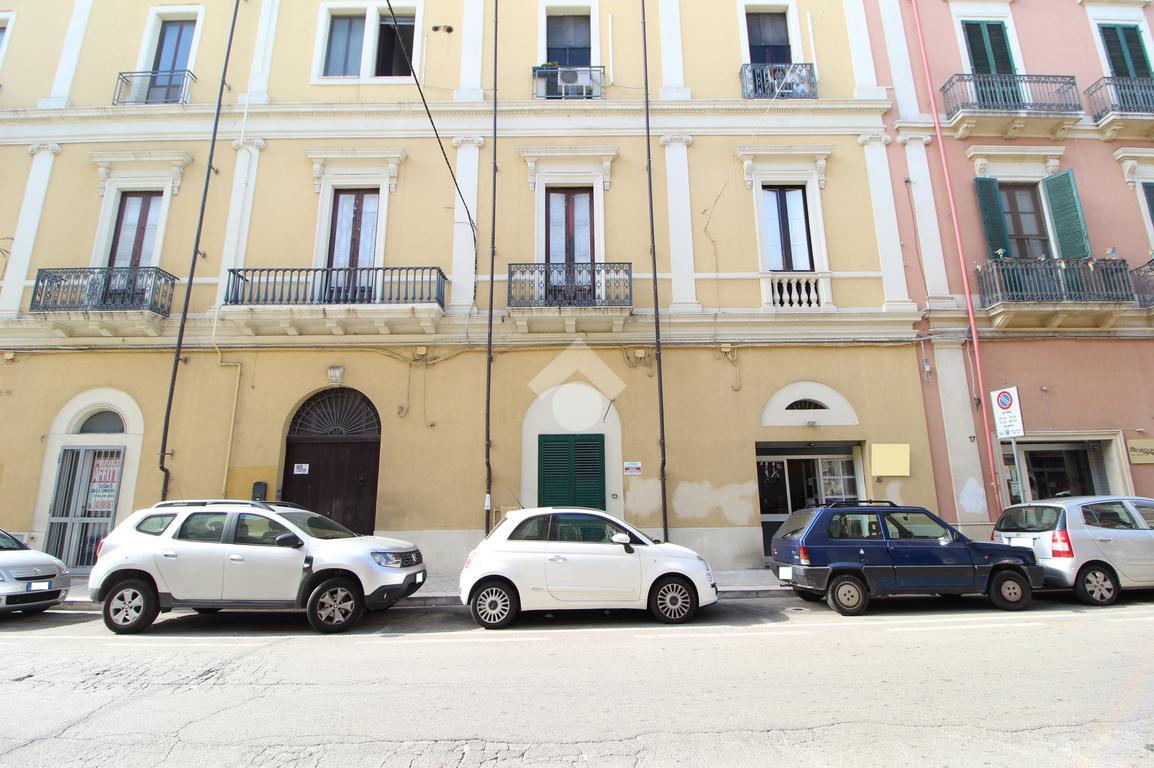 Negozio in Via Cristoforo Colombo 13, Brindisi, {3} - Foto 2