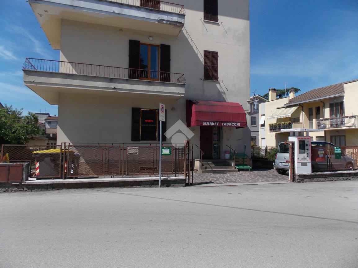 Negozio in Via Oslavia 1, Foligno, {3} - Foto 2