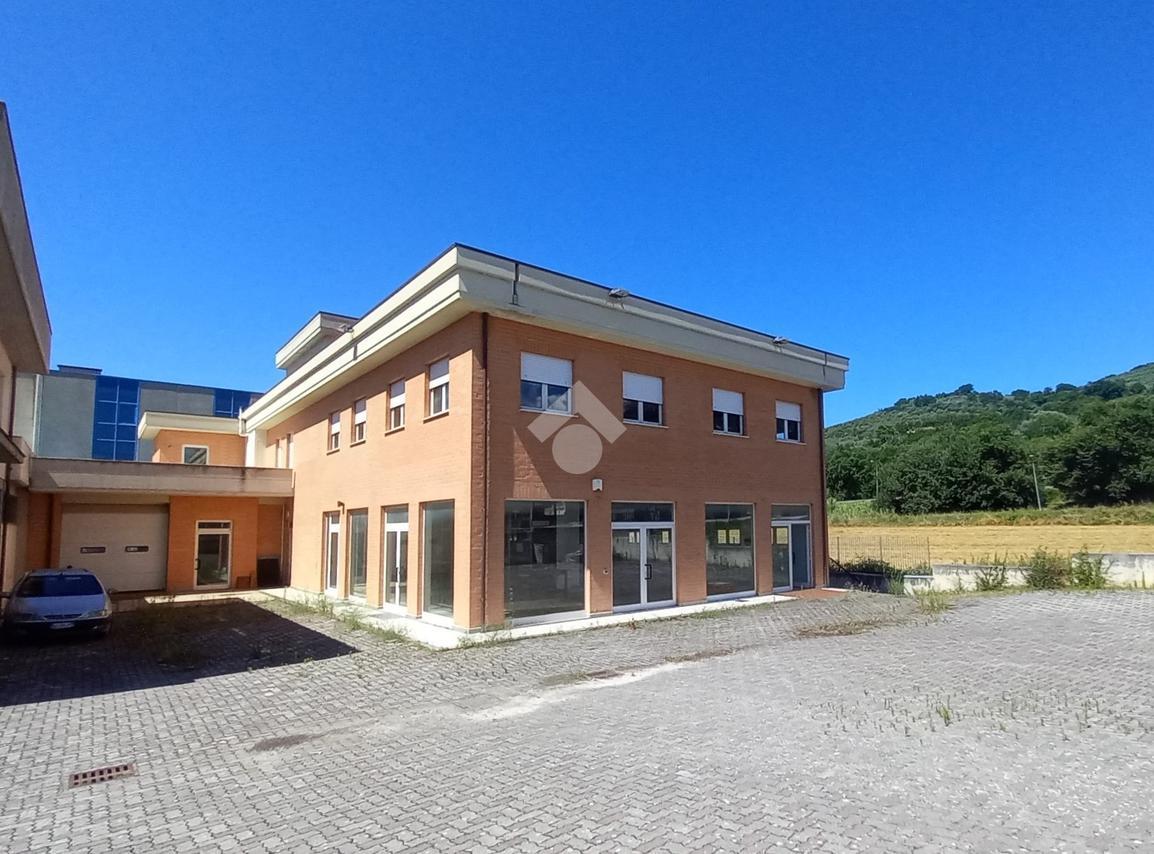 Capannone in Via Emanuela Setti Carraro 6, Foligno, {3} - Foto 1