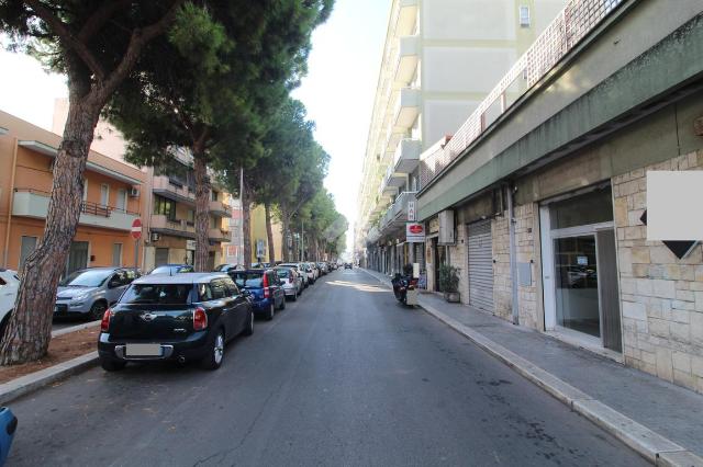 Negozio in Viale San Giovanni Bosco 135, Brindisi - Foto 1