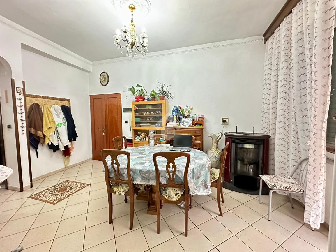 Appartamento in vendita a Borzonasca