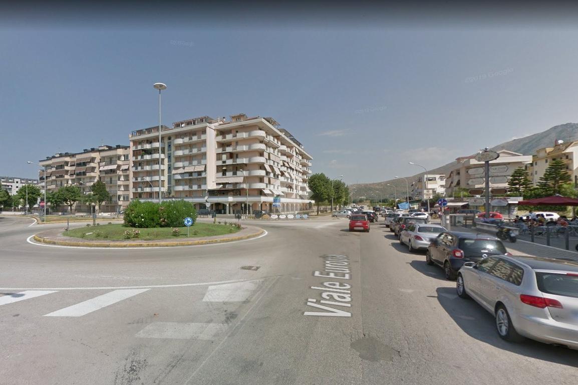Negozio in Viale Europa 50, Santa Maria Capua Vetere - Foto 1