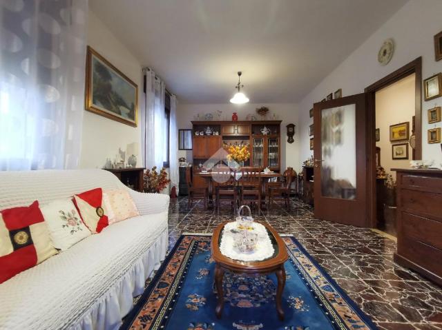 3-room flat in Via Francesco Petrarca 1, Galliera - Photo 1