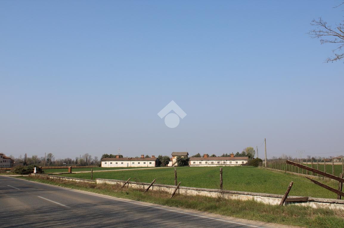 Capannone in Via Carpenedolo 100, Castiglione delle Stiviere - Foto 1