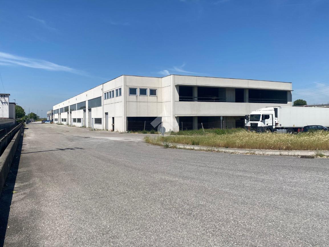 Capannone in Strada Provinciale 10, Castiglione delle Stiviere - Foto 1