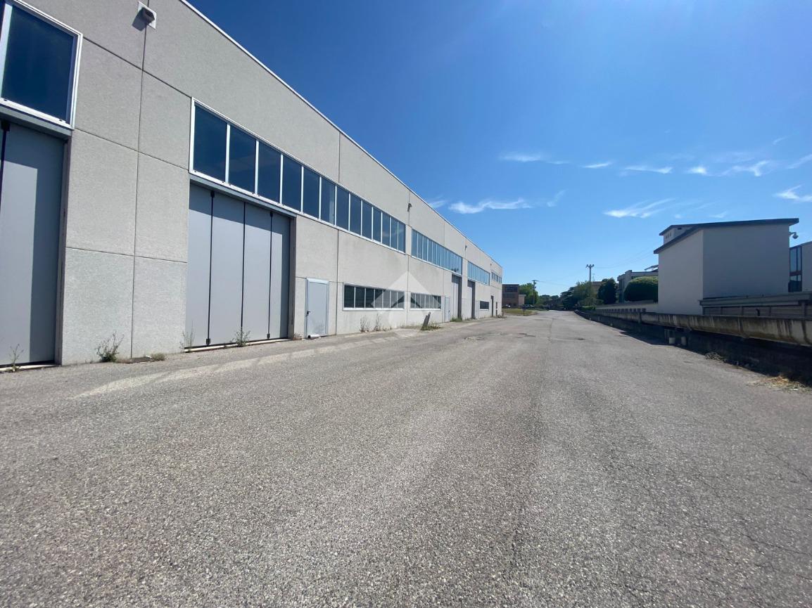 Capannone in Strada Provinciale 10, Castiglione delle Stiviere - Foto 1