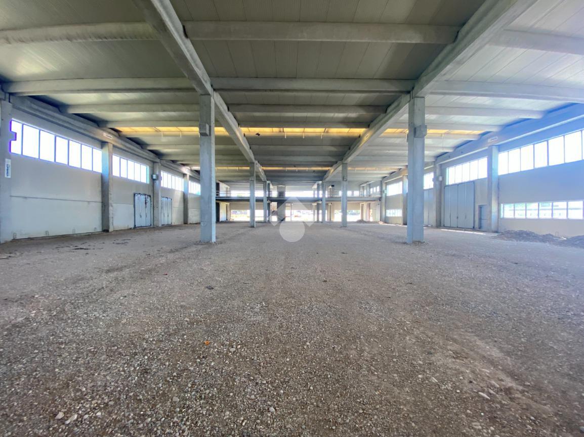 Capannone in Strada Provinciale 10, Castiglione delle Stiviere - Foto 1