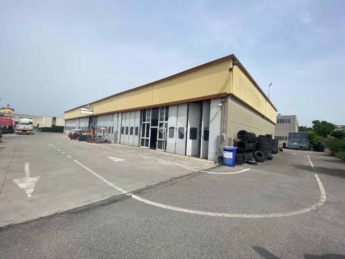 Capannone in Via Tasso Torquato 10, Castiglione delle Stiviere - Foto 1
