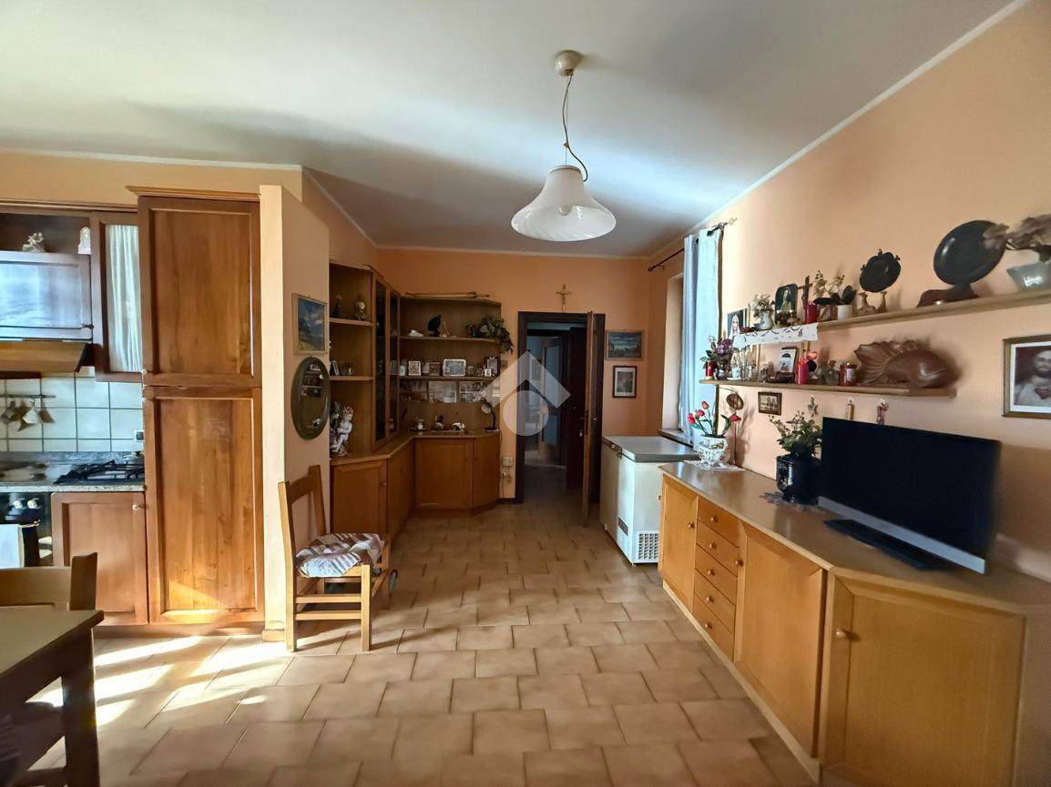 Palazzina commerciale in Via Mantovana Vecchia 58, Castiglione Delle Stiviere, {3} - Foto 2