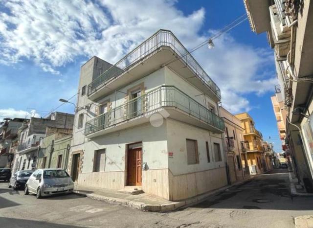 Casa indipendente in Via Regina Margherita 4, Canosa di Puglia - Foto 1