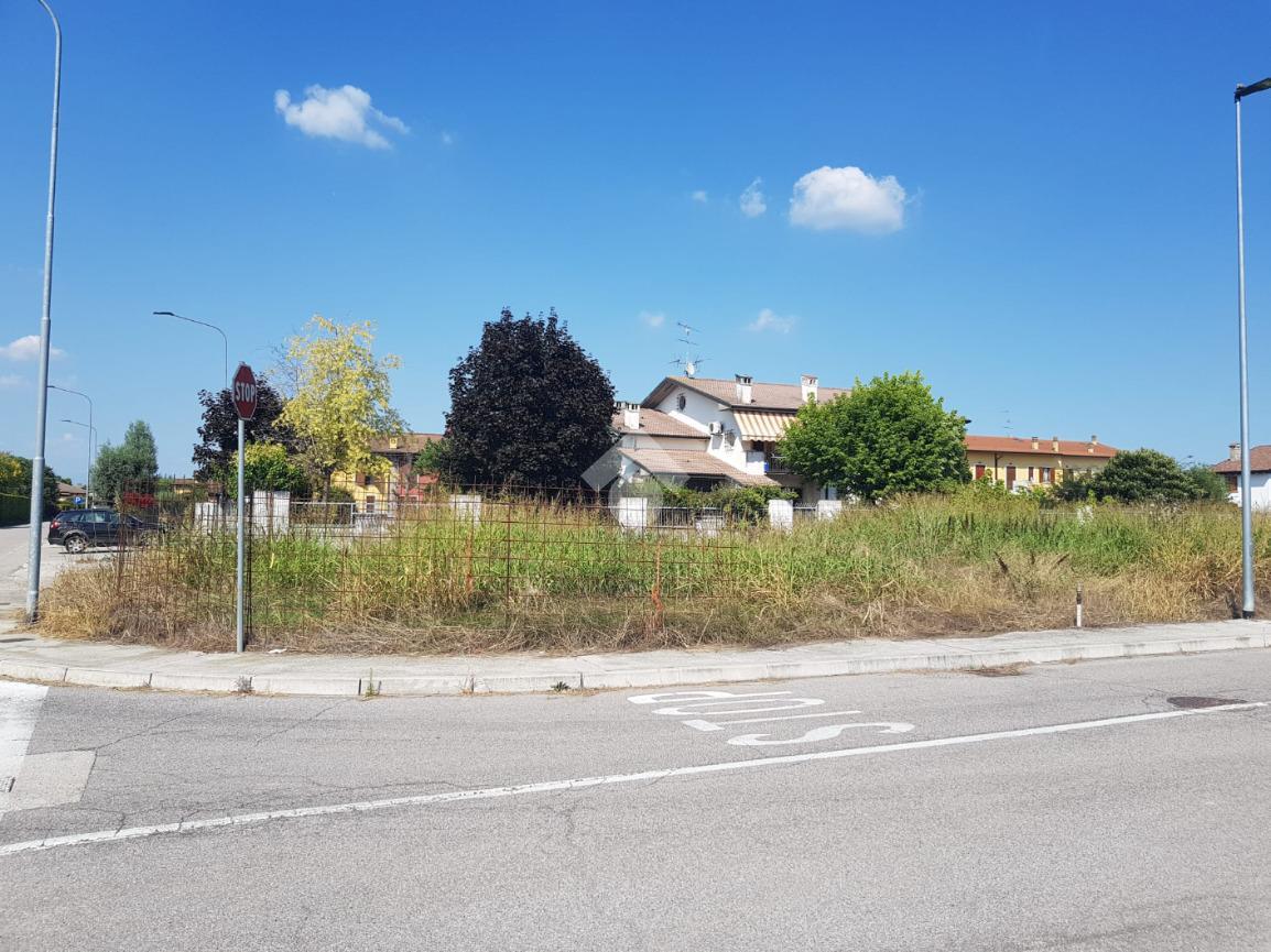 Terreno edificabile in vendita a Nogarole Rocca