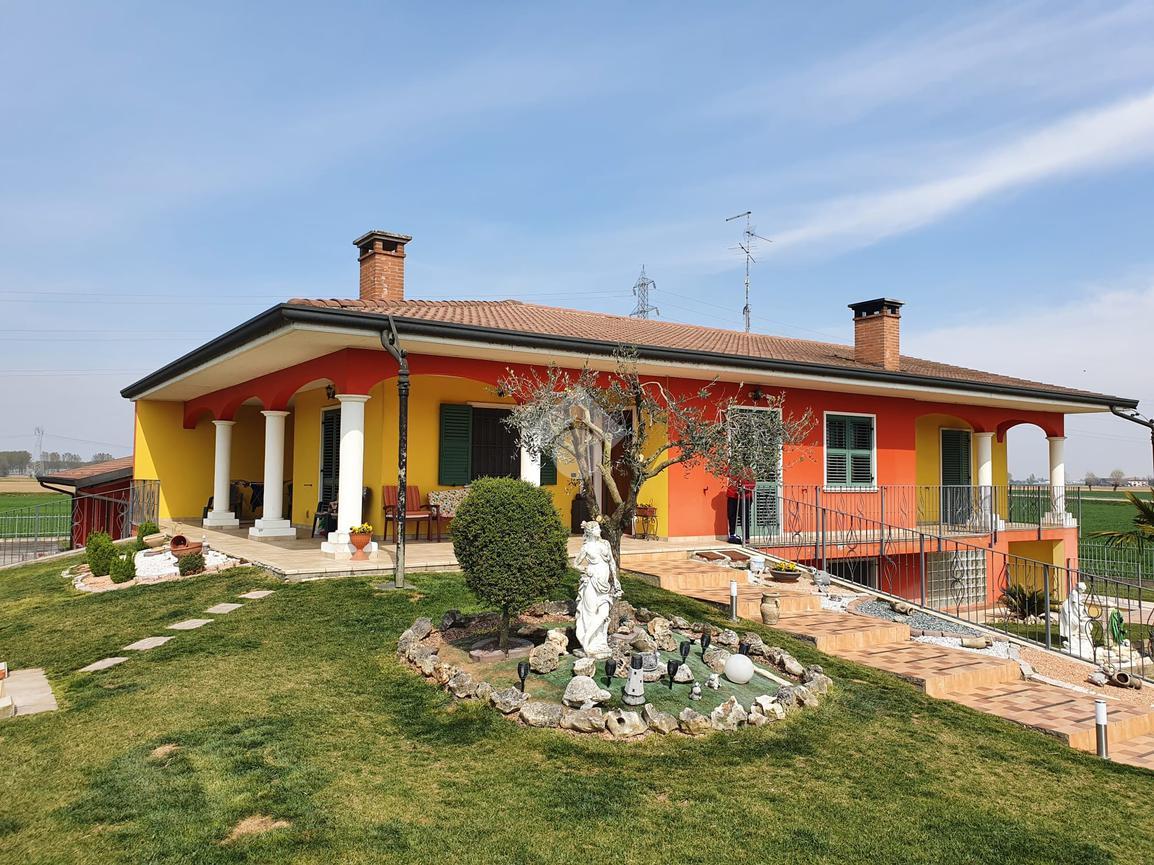 Villa in vendita a Nogarole Rocca