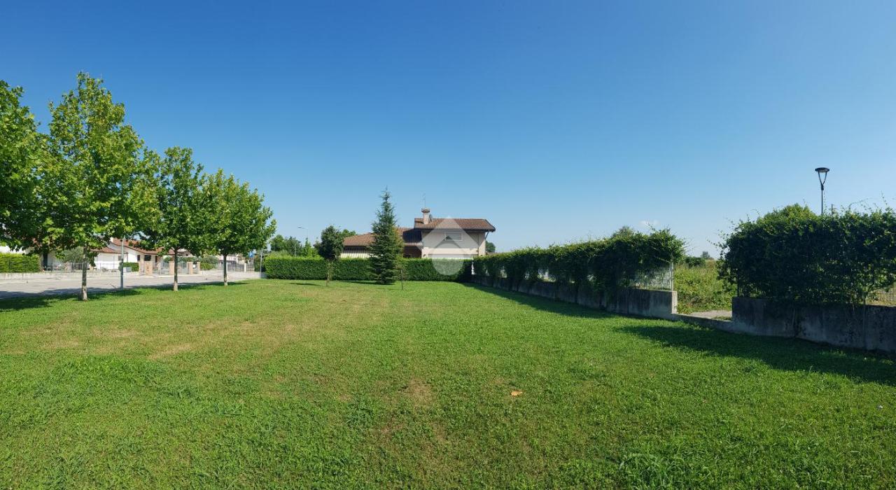 Terreno edificabile in vendita a Nogarole Rocca